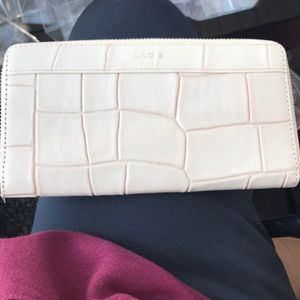 Off white LODIS wallet.